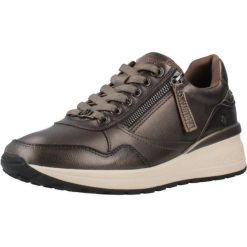 Buty CARMELA 162442C Brąz. Brązowe obuwie sportowe damskie Carmela, bez wzorów, ze skóry, trekkingowe. Za 403.61 zł.