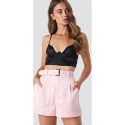 Galore x NA-KD Błyszczące szorty z paskiem - Pink. Różowe szorty damskie Galore x NA-KD, w paski. Za 161.95 zł.