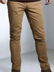 Spodnie chino - brązowy. Brązowe spodnie materiałowe męskie Sinsay, bez wzorów. Za 79.99 zł.