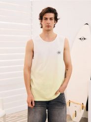 Tank top z efektem ombre i nadrukiem na plecach - zielony. Zielone t-shirty męskie Sinsay, l, bez wzorów, bez kołnierzyka. W wyprzedaży za 15.99 zł.