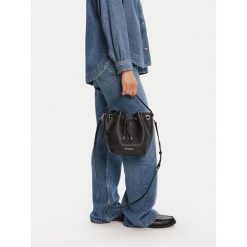 Torebka MICHAEL Michael Kors. Czarne torebki do ręki damskie MICHAEL Michael Kors, bez wzorów, klasyczne, bez dodatków. Za 1,059.00 zł.