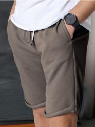 Szorty slim fit - brązowy. Brązowe szorty męskie Sinsay, l, bez wzorów. W wyprzedaży za 39.99 zł.