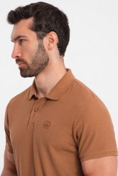 Ombre Męska koszulka polo jednokolorowa BASIC z dzianiny pique - brązowa V23 OM-POBS-0100 XL. Brązowe koszulki polo męskie Ombre, m, bez wzorów, z dzianiny, bez ramiączek. Za 79.99 zł.