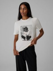 4F T-shirt relaxed z nadrukiem damski - kremowy XL. Białe t-shirty damskie 4f, m, bez wzorów, z bawełny, klasyczne, bez kołnierzyka. Za 79.99 zł.
