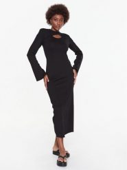 Gestuz Sukienka codzienna Anka 10906826 Czarny Slim Fit. Czarne sukienki damskie Gestuz, na co dzień, s, bez wzorów, z wiskozy, bez kołnierzyka, bez ramiączek, proste. Za 639.99 zł.