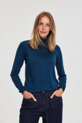Sweter z golfem zielony. Zielone swetry damskie MOODO, l, bez wzorów, z poliamidu, bez kołnierzyka, bez ramiączek, bez kaptura. Za 99.99 zł.