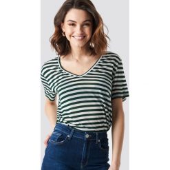 NA-KD V-Neck Striped T-Shirt - White,Green. T-shirty damskie marki NA-KD. Za 72.95 zł.