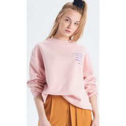 Bluza z nadrukiem - Kremowy. Bluzy damskie marki Cropp. Za 79.99 zł.