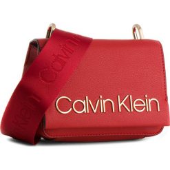 Torebka CALVIN KLEIN BLACK LABEL - Ck Candy Small Cross K60K604304 627. Listonoszki damskie Calvin Klein Black Label. Za 549.00 zł.