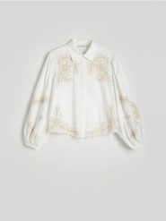 Koszula z haftem - biały. Białe koszule damskie Reserved, l, bez wzorów, z bawełny, bez kołnierzyka, bez ramiączek. W wyprzedaży za 119.99 zł.