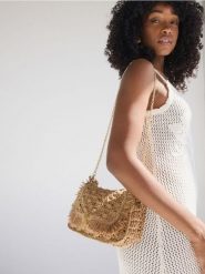 Pleciona torebka handmade - beżowy. Brązowe torby na ramię damskie Reserved, bez wzorów, bez dodatków. Za 139.99 zł.