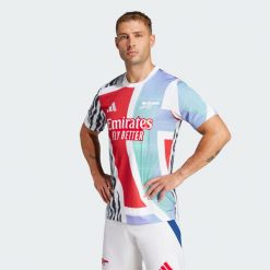 Koszulka Arsenal 24/25 Pre-Match. Białe koszulki sportowe męskie Adidas, xs, bez wzorów, z materiału, bez kołnierzyka, bez ramiączek, do piłki nożnej. Za 329.00 zł.