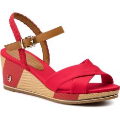Sandały TOMMY HILFIGER - Printed Mid Wedge Sandal FW0FW03933 Tango Red 611. Klapki damskie marki Tommy Hilfiger. Za 449.00 zł.