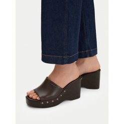 Klapki G-Star. Brązowe klapki damskie G-Star, bez wzorów, retro, bez obcasa. Za 179.99 zł.