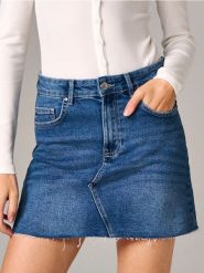 Jeansowa spódnica mini - niebieski. Niebieskie spódnice damskie Sinsay, l, bez wzorów, z jeansu, mini. W wyprzedaży za 35.99 zł.