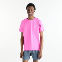 Koszulka męska New Balance MT41222AAB – różowa. Czerwone koszulki sportowe męskie New Balance, m, bez wzorów, z materiału, bez kołnierzyka, bez ramiączek, na fitness i siłownię. Za 149.99 zł.