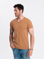 Męska klasyczna bawełniana koszulka z dekoltem w serek BASIC – brązowa V9 - Rozmiar: L. Brązowe t-shirty męskie Ombre Clothing, l, bez wzorów, z bawełny, klasyczne, bez kołnierzyka. W wyprzedaży za 24.99 zł.