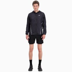 Męska lekka kurtka przeciwwiatrowa do biegania i trailu HORIZON WINDBREAKER. Czarne kurtki sportowe męskie BODYCROSS, na zimę, l, bez wzorów, do biegania. Za 739.99 zł.