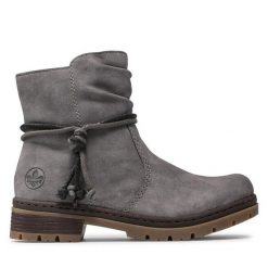 Botki Rieker. Brązowe botki damskie Rieker, bez obcasa, na słupku, bez zapięcia. Za 271.00 zł.