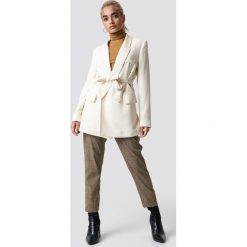 MANGO Marynarka Osuna - Offwhite. Szare żakiety damskie Mango, w paski. Za 323.95 zł.