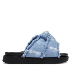 Klapki Inuikii. Niebieskie klapki damskie Inuikii, bez wzorów, z jeansu, bez obcasa. Za 629.99 zł.