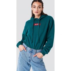 NA-KD Bluza z kapturem i logo NA-KD - Green. Bluzy damskie marki NA-KD. W wyprzedaży za 80.97 zł.