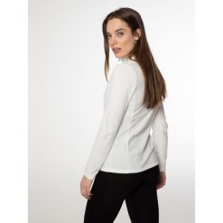 Koszulka damska Protest MUTEZ 1/4 zip top. Białe koszulki sportowe damskie Protest, l, bez wzorów, bez kołnierzyka, bez ramiączek, narciarskie. W wyprzedaży za 170.99 zł.