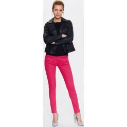 SPODNIE DŁUGIE DAMSKIE, RURKI 5 POCKET. Spodnie materiałowe damskie marki TOP SECRET. W wyprzedaży za 29.99 zł.