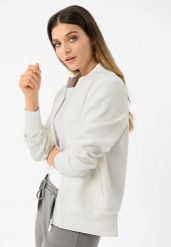 Bluza ze stójką B-YASMIN. Białe bluzy damskie Volcano, l, bez wzorów, z bawełny, bez kaptura. Za 169.99 zł.