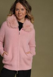 Różowy Kardigan z Wełną z Futrzanym Kołnierzem Zapinany na Suwak Sistte. Czerwone kardigany damskie Born2be, s, bez wzorów, z futra, długie. Za 119.99 zł.