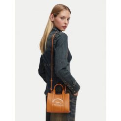 Torebka KARL LAGERFELD. Brązowe torebki do ręki damskie KARL LAGERFELD, bez wzorów, klasyczne, bez dodatków. Za 649.99 zł.