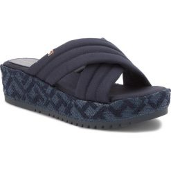 Klapki TOMMY HILFIGER - Th Pattern Flatform FW0FW02785 Midnight 403. Niebieskie klapki damskie Tommy Hilfiger, z materiału. W wyprzedaży za 239.00 zł.