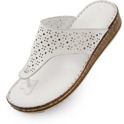 Eleganckie skórzane klapki Nell dla kobiet - Rozmiar 40. Białe klapki damskie ENELL, bez wzorów, ze skóry, eleganckie, bez obcasa. Za 323.99 zł.