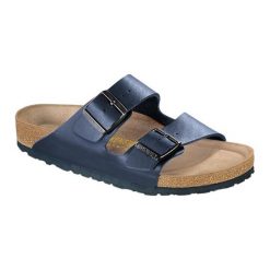 Klapki w kolorze granatowym. Klapki męskie marki Birkenstock. W wyprzedaży za 249.95 zł.