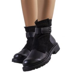 Czarne botki z paskiem Kevin. Czarne botki damskie z jeansu, eleganckie, z okrągłym noskiem, bez obcasa, bez zapięcia. Za 92.54 zł.