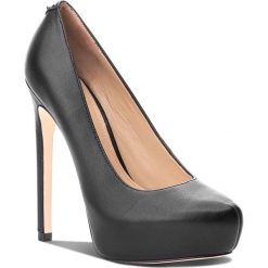 Szpilki GUESS - FLELS4 LEA08 BLACK. Szpilki damskie marki Guess. W wyprzedaży za 419.00 zł.