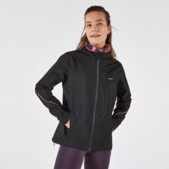 Kurtka do biegania w terenie przeciwdeszczowa damska Kiprun Run 500. Czarne kurtki sportowe damskie KIPRUN, xl, bez wzorów, z materiału, bez kaptura, do biegania. Za 299.99 zł.