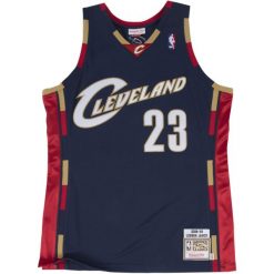 Koszulka NBA Cleveland Cavaliers Lebron James. Niebieskie koszulki sportowe męskie Mitchell & Ness, bez wzorów, bez kołnierzyka, bez ramiączek, do koszykówki. W wyprzedaży za 1,038.50 zł.