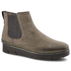 Botki damskie Tamaris, wykonane z miękkiej skóry zamszowej z elastycznymi wstawkami po bokach oraz grubą podeszwą, taupe, 1-25406-23-362. Brązowe botki damskie Tamaris, ze skóry, eleganckie, bez obcasa, bez zapięcia. Za 299.00 zł.