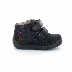 Buty miejskie dziewczęce KICKERS WAKALLA. Czarne buty sportowe dziewczęce Kickers, bez wzorów, bez zapięcia. Za 139.99 zł.