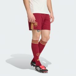 Spodenki wyjazdowe Hiszpania 26. Czerwone krótkie spodenki sportowe męskie Adidas, s, bez wzorów, z materiału, do biegania, climacool (adidas). Za 199.00 zł.