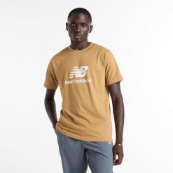Koszulka męska New Balance MT41502GIN – żółta. Żółte koszulki sportowe męskie New Balance, m, bez wzorów, z bawełny, bez kołnierzyka, bez ramiączek. Za 69.99 zł.