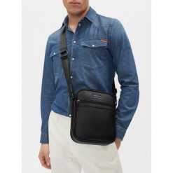 Saszetka GINO ROSSI. Czarne saszetki męskie Gino Rossi, młodzieżowe, małe. Za 159.99 zł.