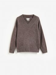 Wełniany sweter oversize - brązowy. Brązowe swetry damskie Reserved, l, bez wzorów, z wełny, bez kołnierzyka, bez ramiączek, bez kaptura. Za 259.99 zł.