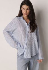 Niebieska Koszula o Kroju Oversize z Tencelu w Paski Ozdobiona Haftem Tidine. Niebieskie bluzki damskie Born2be, uniwersalny, bez wzorów, z jeansu, biznesowe, bez kołnierzyka, bez ramiączek. Za 84.99 zł.