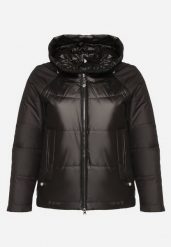 Czarna Pikowana Kurtka o Pudełkowym Kroju z Szerokim Kołnierzem Evindas. Czarne kurtki damskie Born2be, xl, bez wzorów, z jeansu, bez kaptura. Za 259.99 zł.