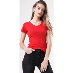 Czerwony T-shirt Highly. T-shirty damskie marki Born2be. Za 39.99 zł.