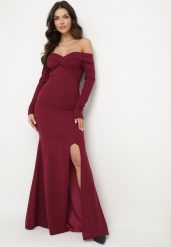 Fioletowa Dopasowana Sukienka Hiszpanka z Rozkloszowanym Dołem z Rozcięciem Naliona. Czerwone sukienki damskie Born2be, m, bez wzorów, z tkaniny, eleganckie, bez kołnierzyka, bez ramiączek, maxi, dopasowane. Za 99.99 zł.