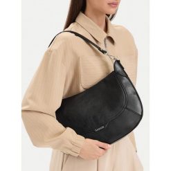 Torebka Lasocki. Czarne torebki do ręki damskie Lasocki, bez wzorów, klasyczne, bez dodatków. Za 179.99 zł.