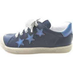 Skórzane sneakersy w kolorze niebieskim. Trampki i tenisówki dziewczęce Obuwie dla dzieci. W wyprzedaży za 179.95 zł.